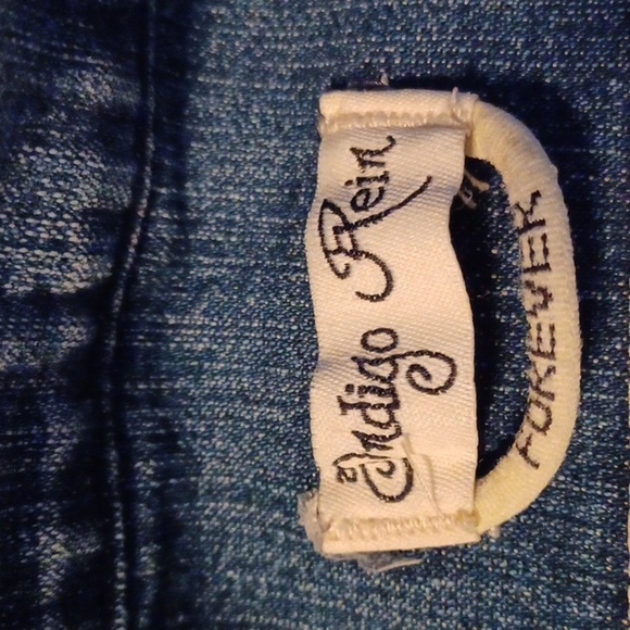 INDIGO REIN, FOREVER JEAN JACKET, SIZE MEDIUM. BUTTON UP, ALL BUTTONS AT… - Picture 4 of 5